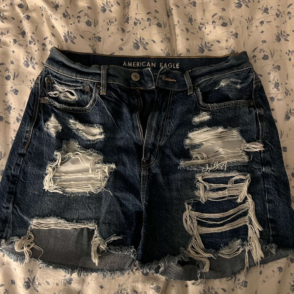 American Eagle 90s Boyfriend Shorts Size 6
